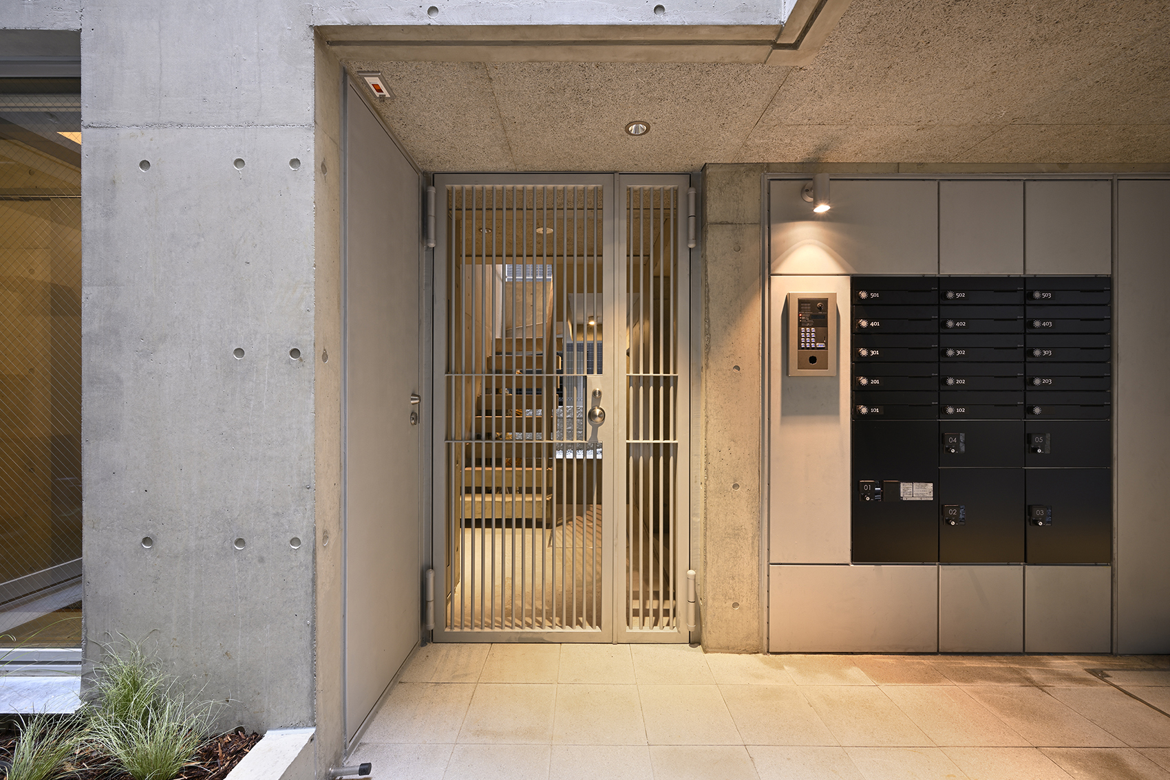 FUDOMAE公寓楼，东京/有六个竖直空隙的公寓-69