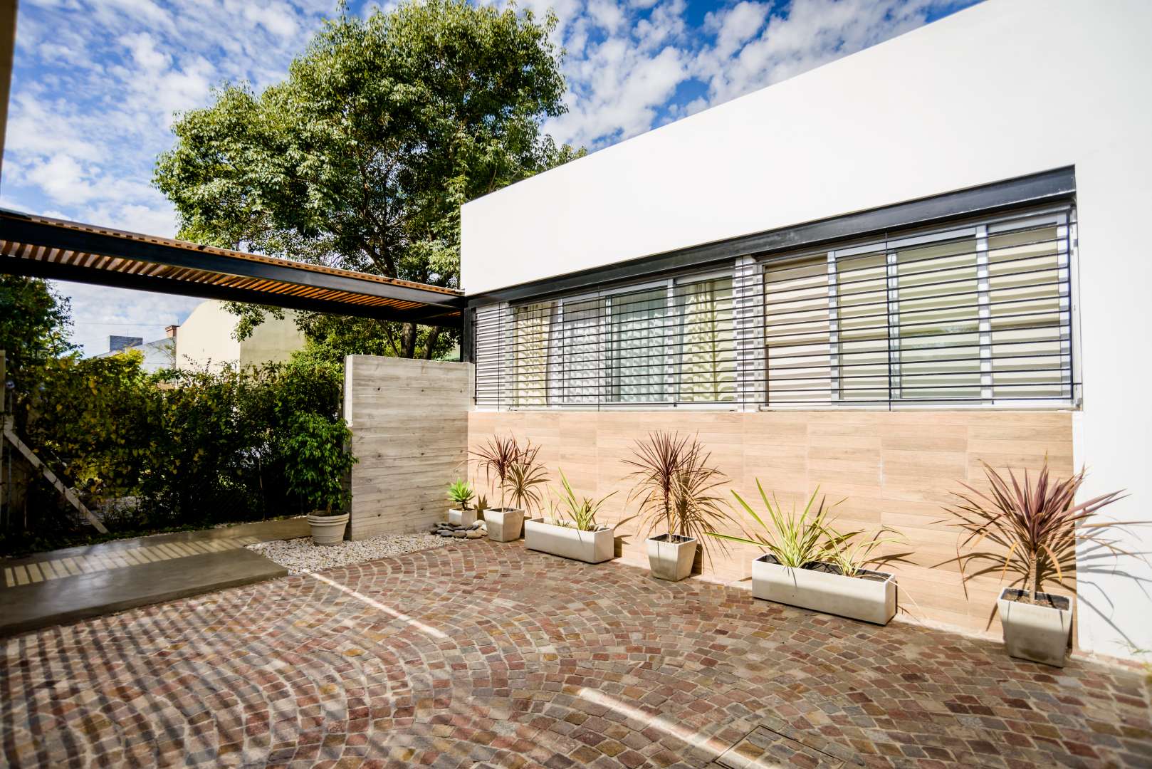 简约之居，功能齐全的家庭聚会空间-2