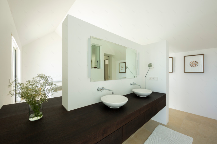 融合自然景观的西班牙风格别墅设计-16