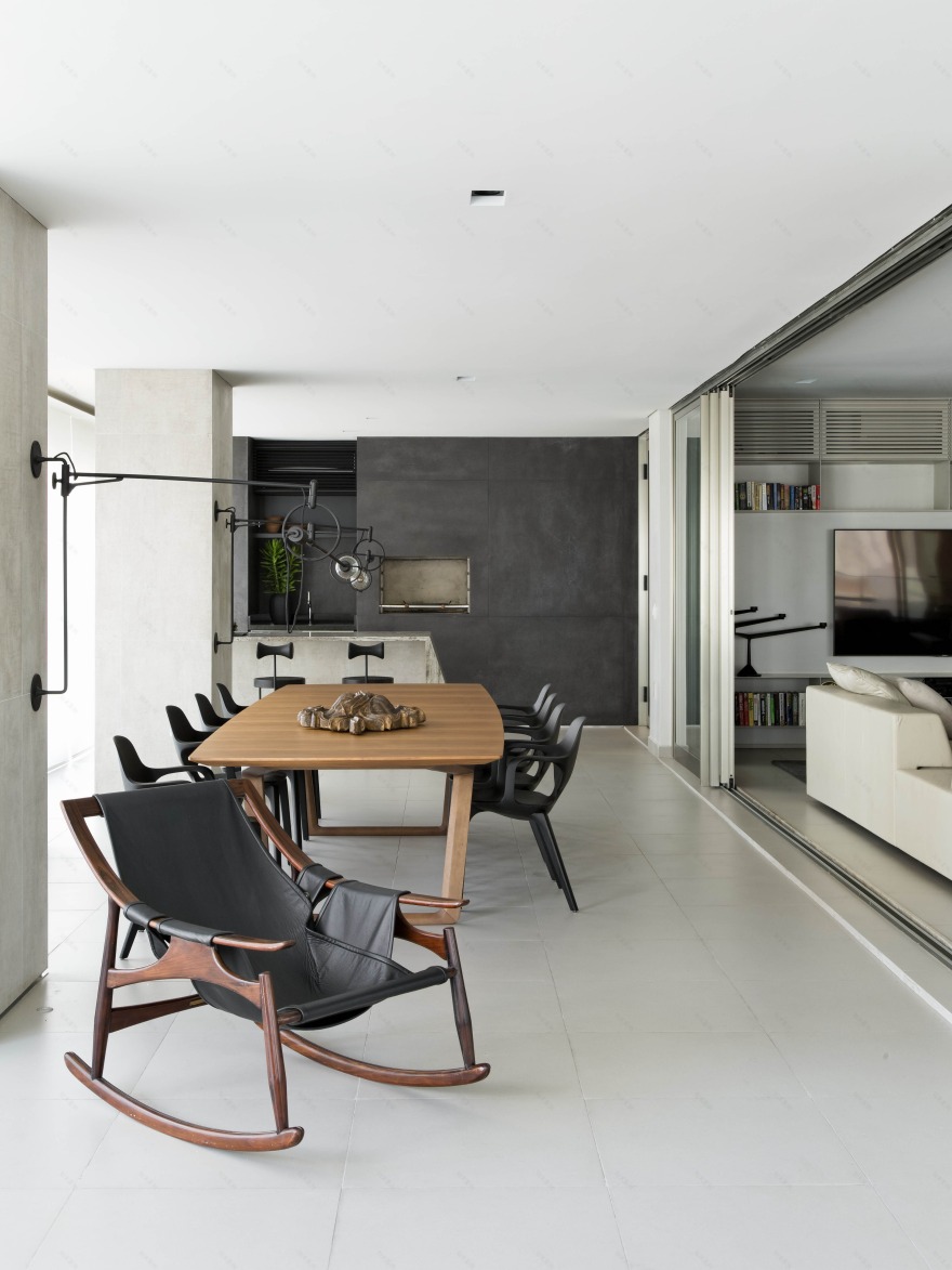 巴西设计公寓 | 工业风木饰面打造男性化魅力空间-31