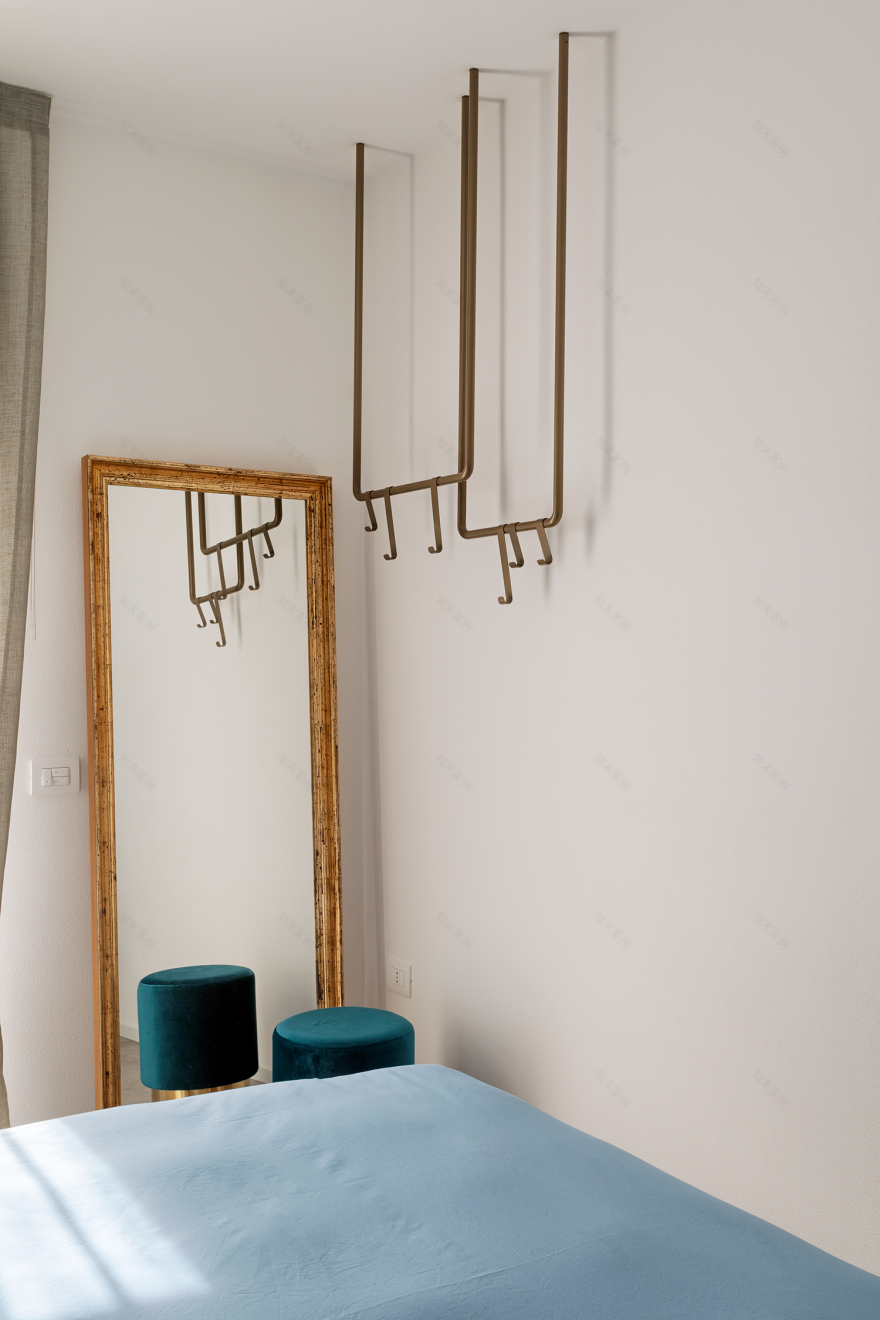 极简白色公寓,自然光线与设计完美融合-61