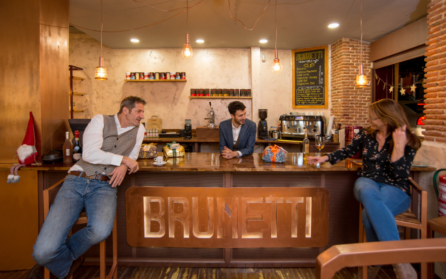 意大利风情 Brunetti 咖啡店,融合纺织与咖啡文化-1