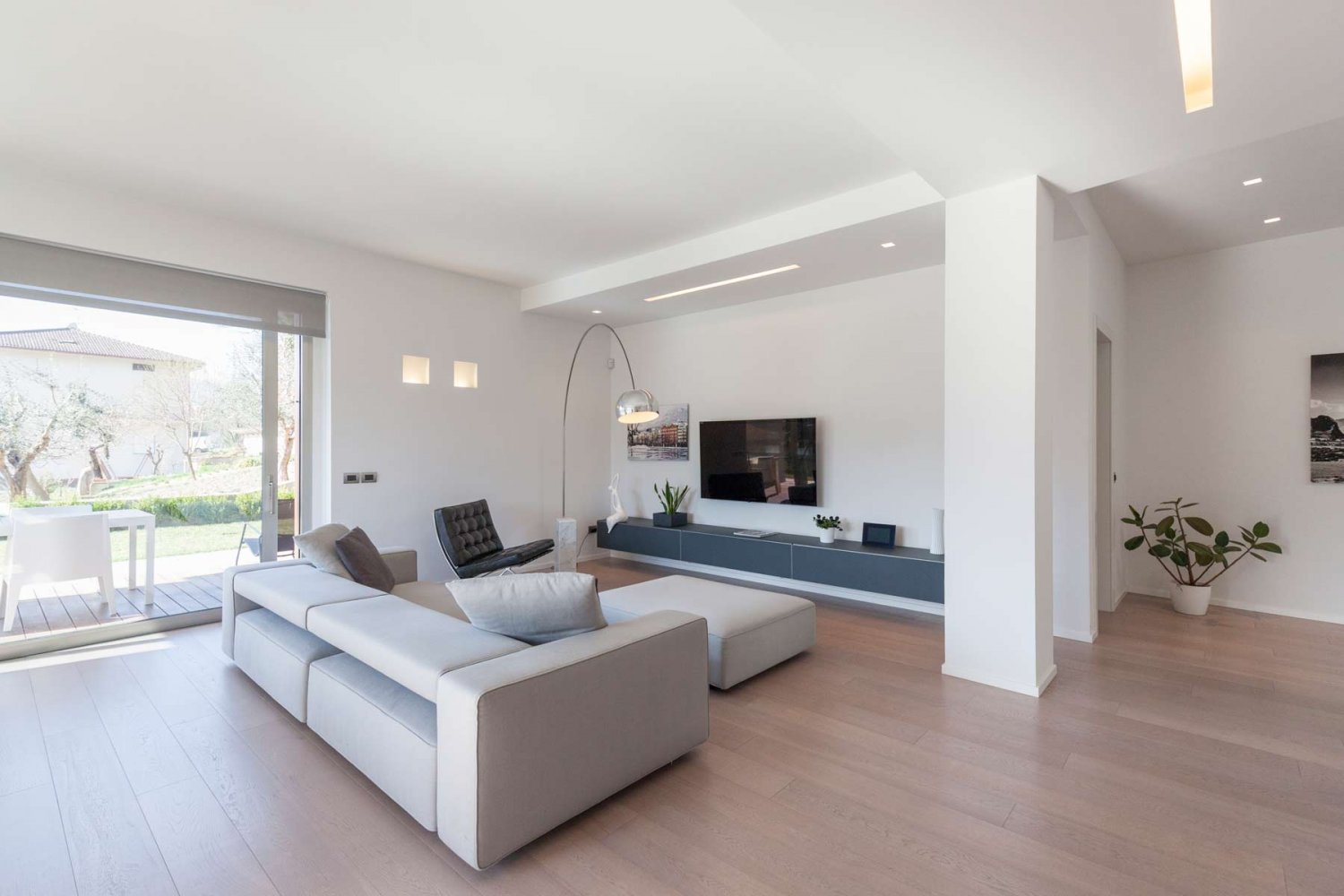 宽敞空间和谐共生，打造现代简约家居-1