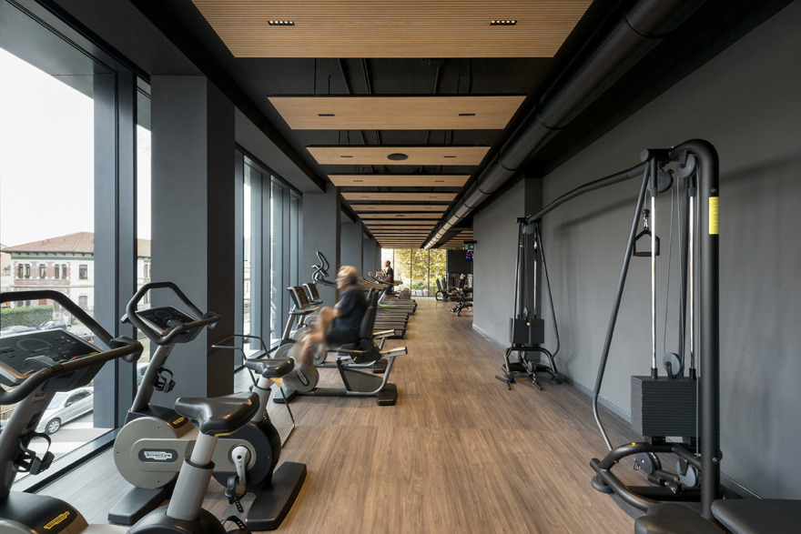 意式理性建筑的现代更新,原木与工业风完美融合-14