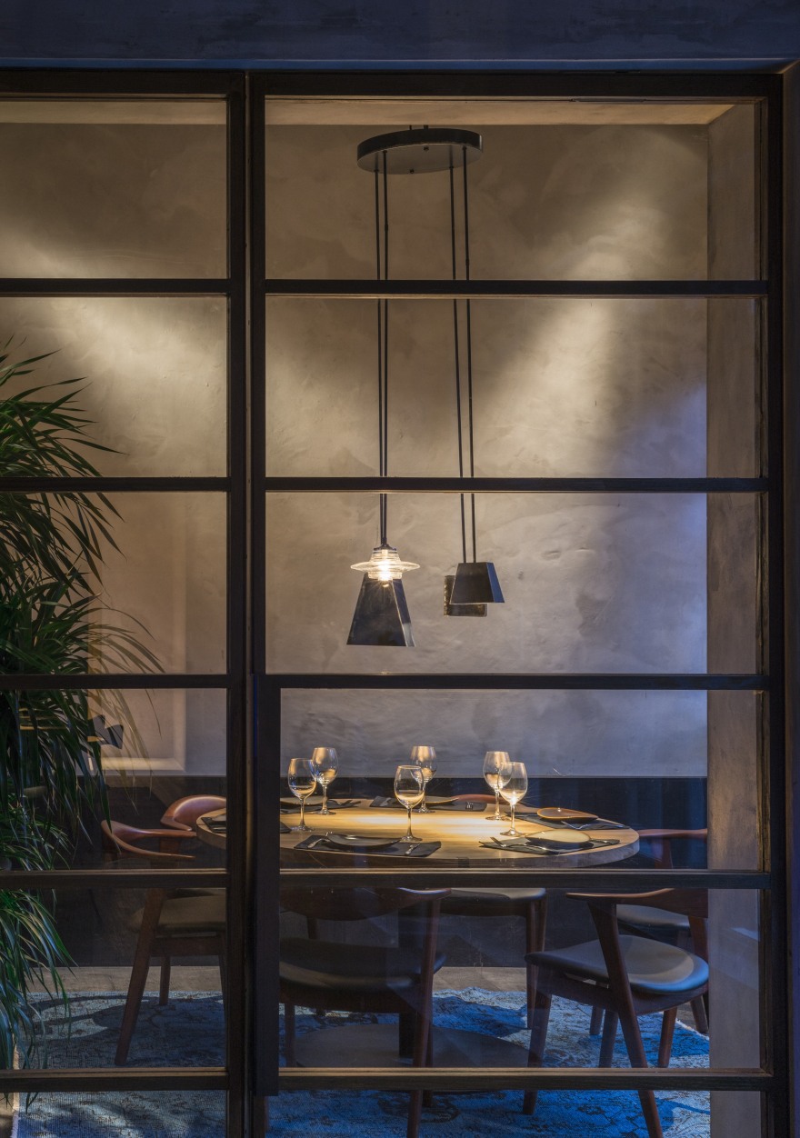 西餐厅"Va Bene"双层空间设计,明亮与黑暗的对比-12