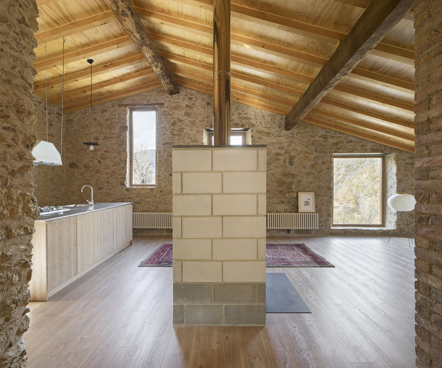 西班牙山谷中温暖色调的马养殖场住宅设计丨Aramé Studio-33