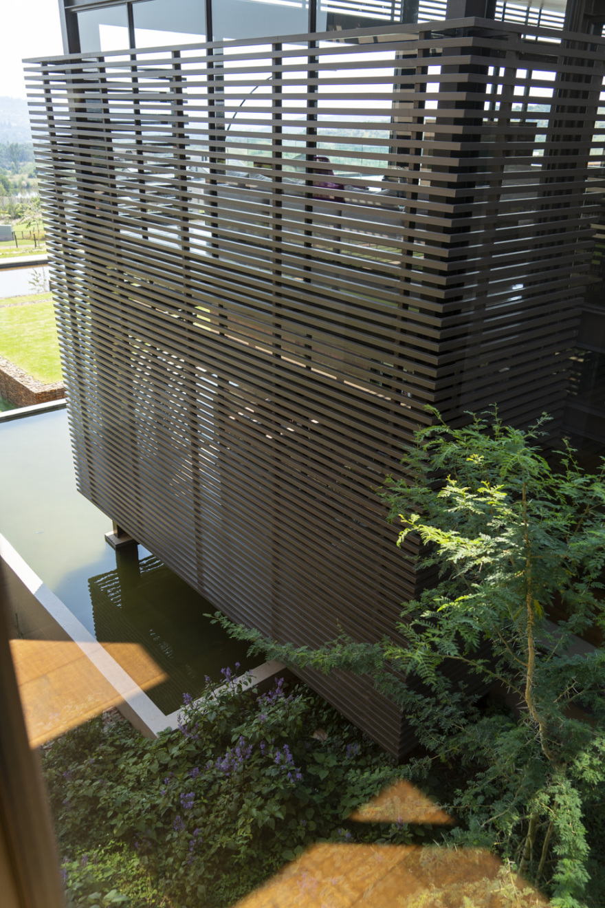 南非 Mooikloof Heights 别墅 | 室内外生活交融,景观迷人-4