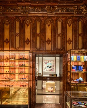 威尼斯 Dolce&Gabbana 旗舰店 | 历史与当代的完美融合