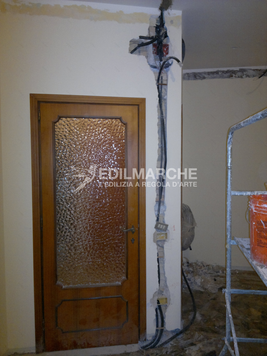 140 平米马切拉塔公寓翻新,自然木色与柔和色调的优雅融合-5