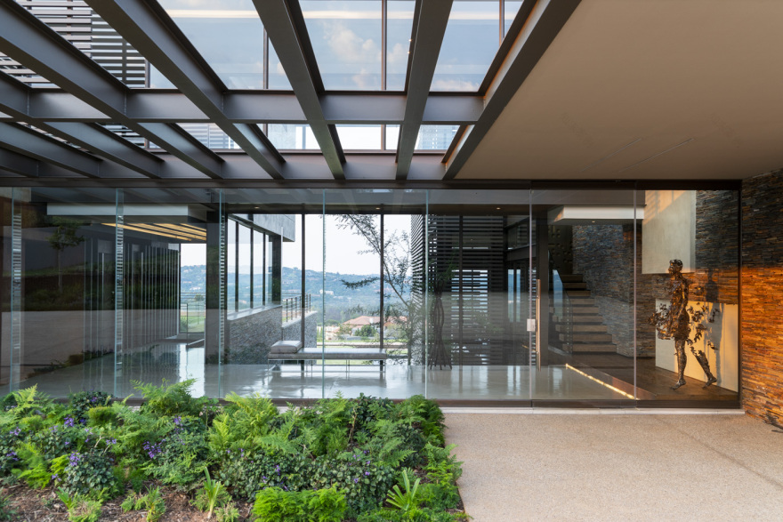 南非 Mooikloof Heights 别墅 | 室内外生活交融,景观迷人-1