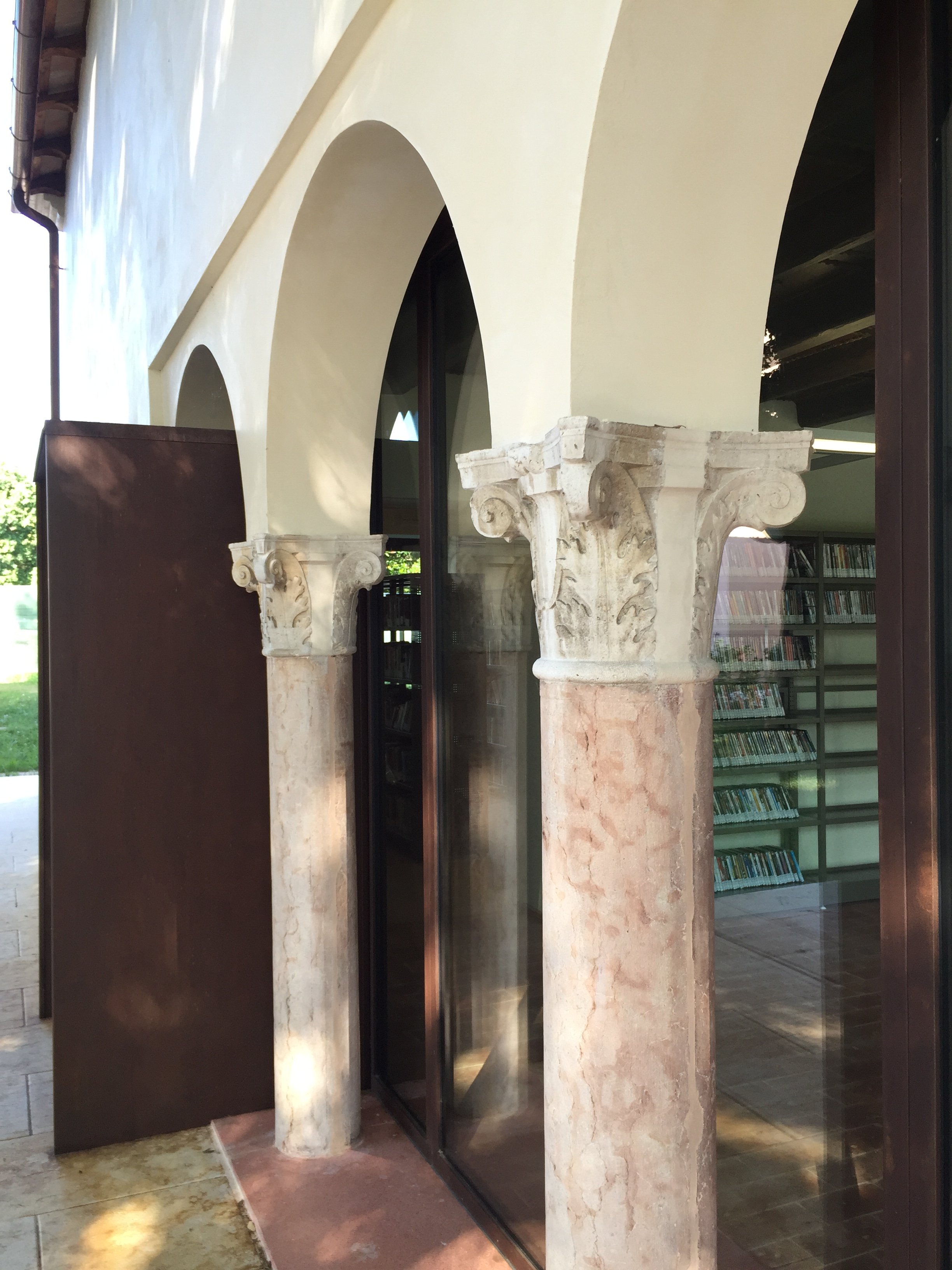 意大利古宅变身现代图书馆-6