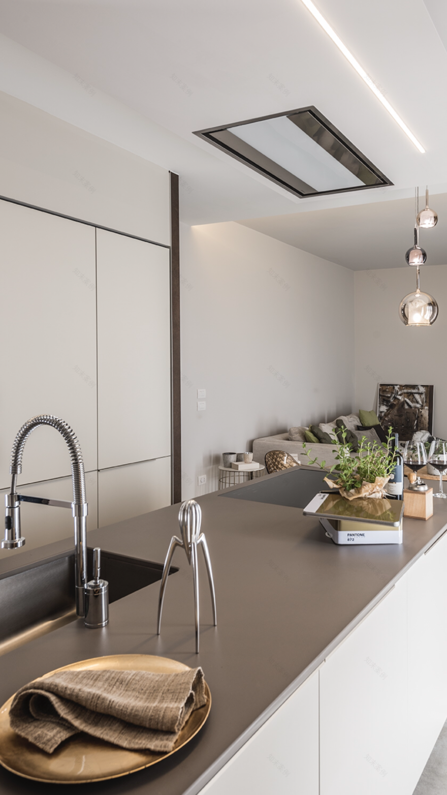 城堡旁的现代公寓改造-5