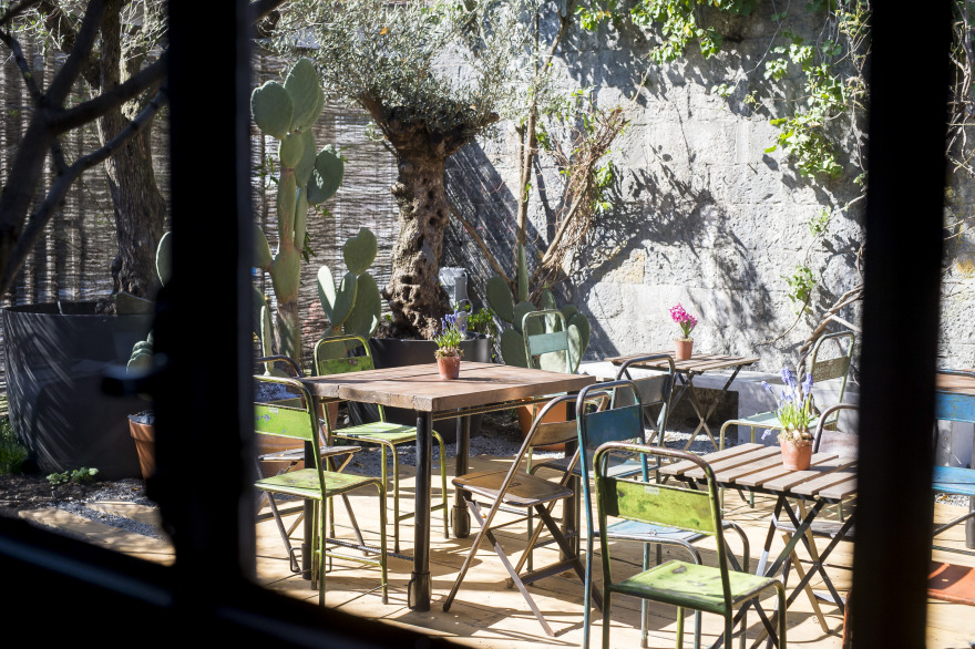 《花之子》餐厅,工业风与自然共融的设计佳作-9