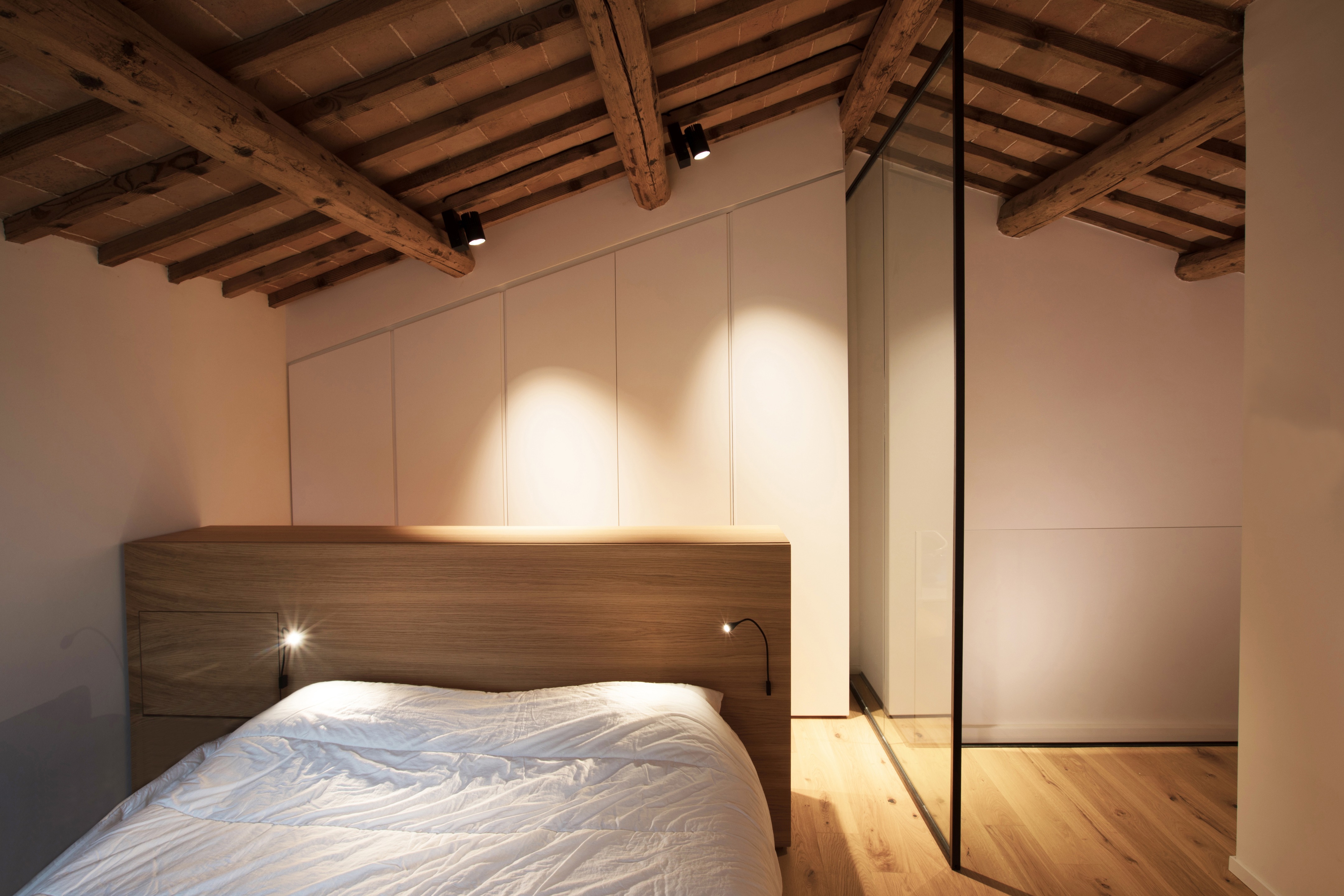 中世纪风格别墅,垂直空间成亮点-6