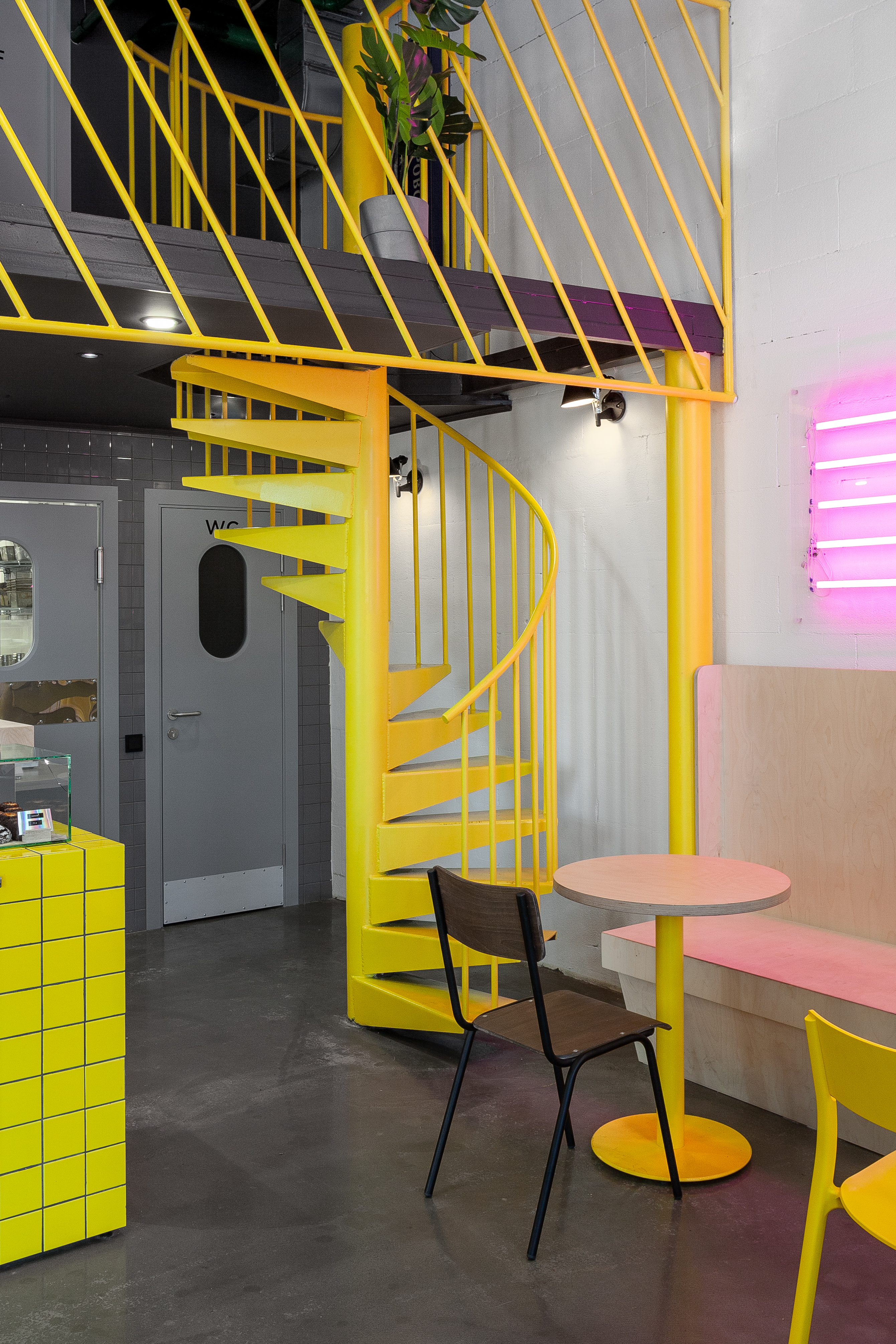 莫斯科住宅区「Savelovsky City」咖啡店,设计师以简约风格打造温馨空间-11