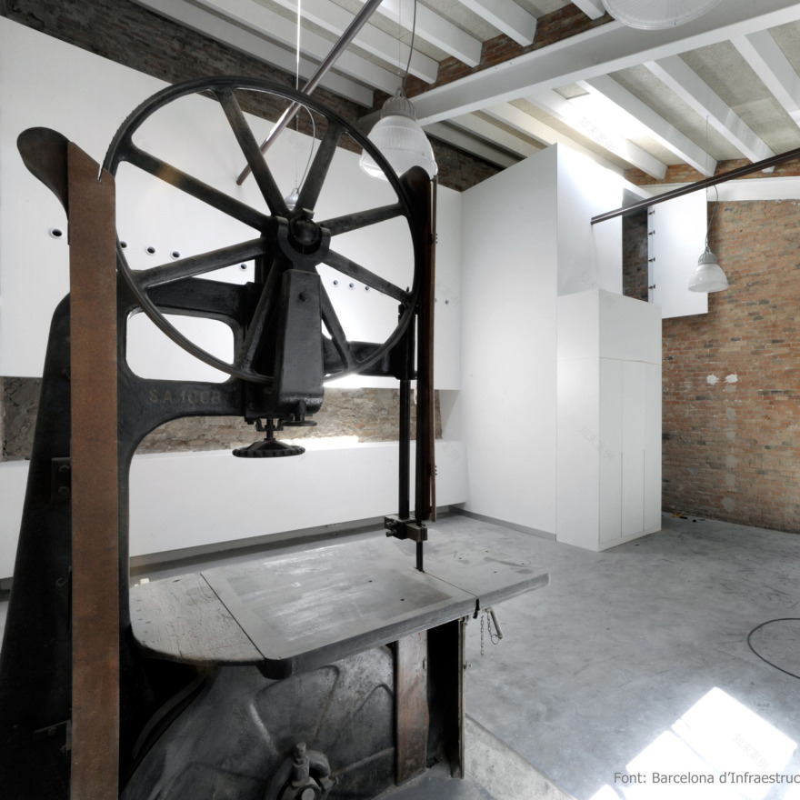 修复“A”建筑,展现百年砖墙风采——巴塞罗那 Fabra i Coats 综合体-3