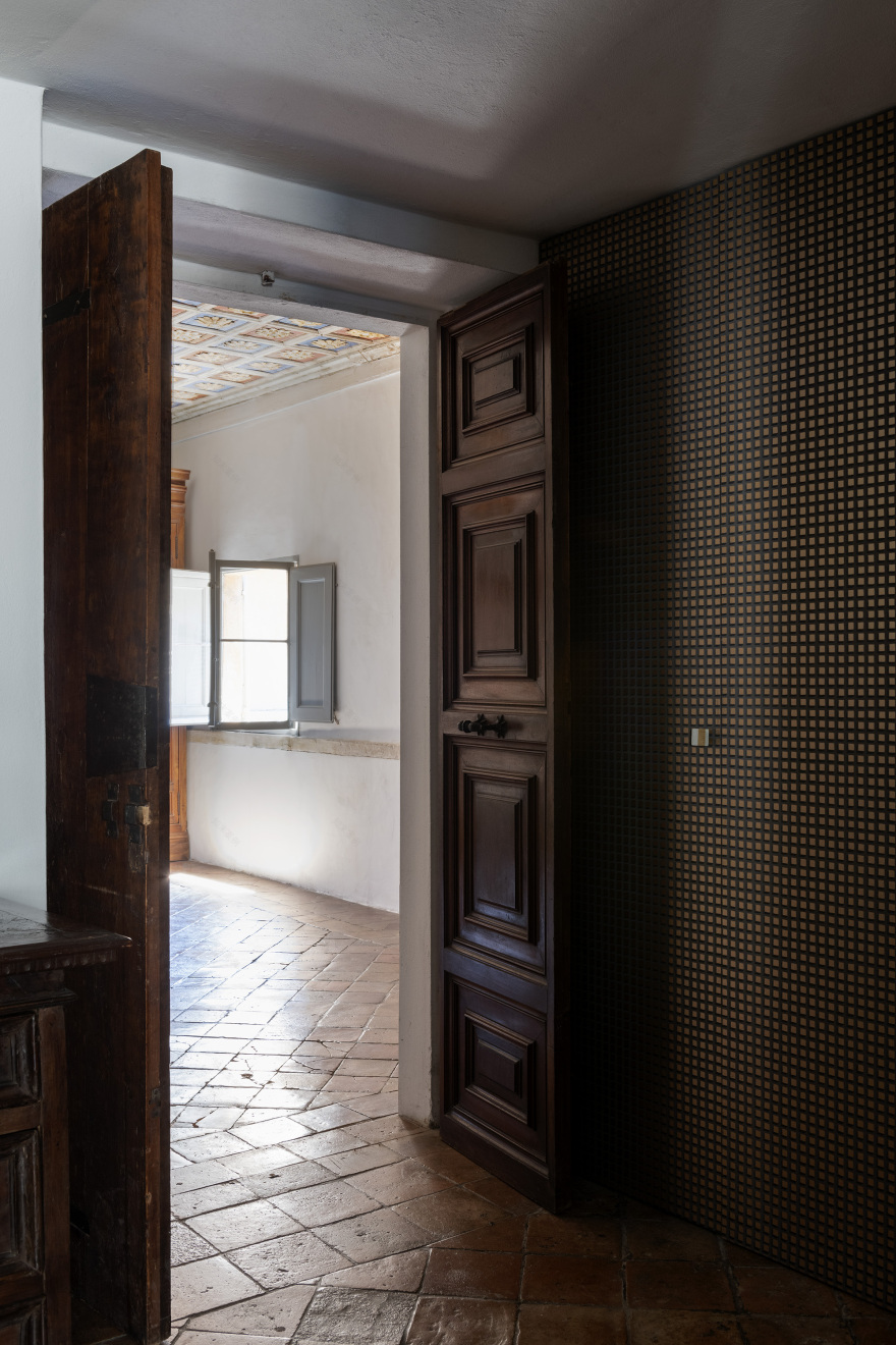 历史遗产与现代设计共融的 250 平米别墅公寓-38