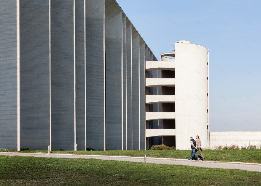 米兰水畔的现代办公建筑传奇-5