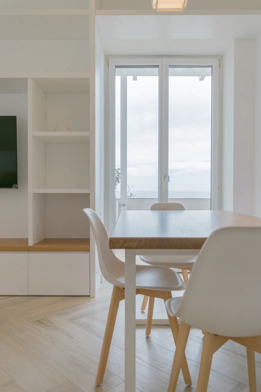 简约暖调的海湾美景丨意大利-50