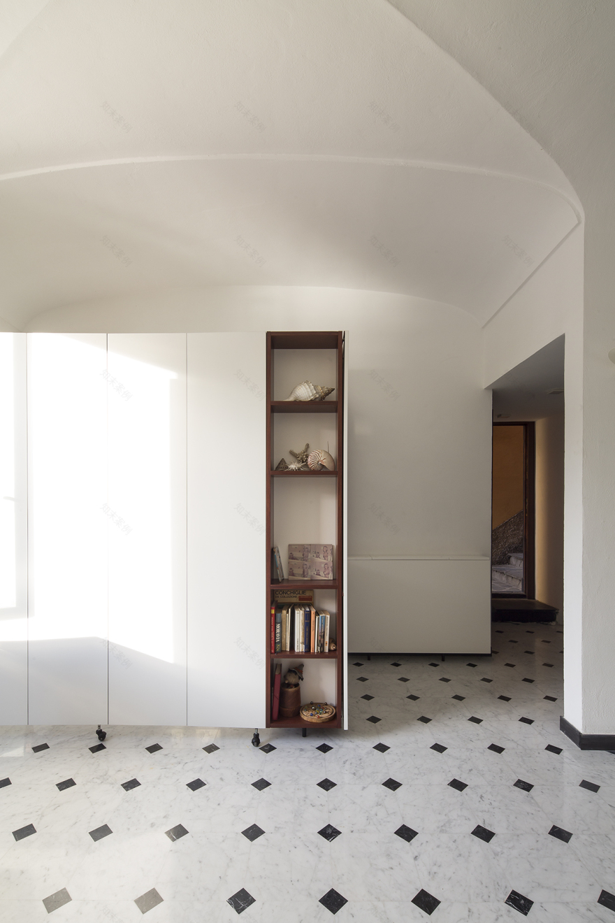 意大利公寓 Casa GAS 以木质隐匿面板打造多功能空间-4