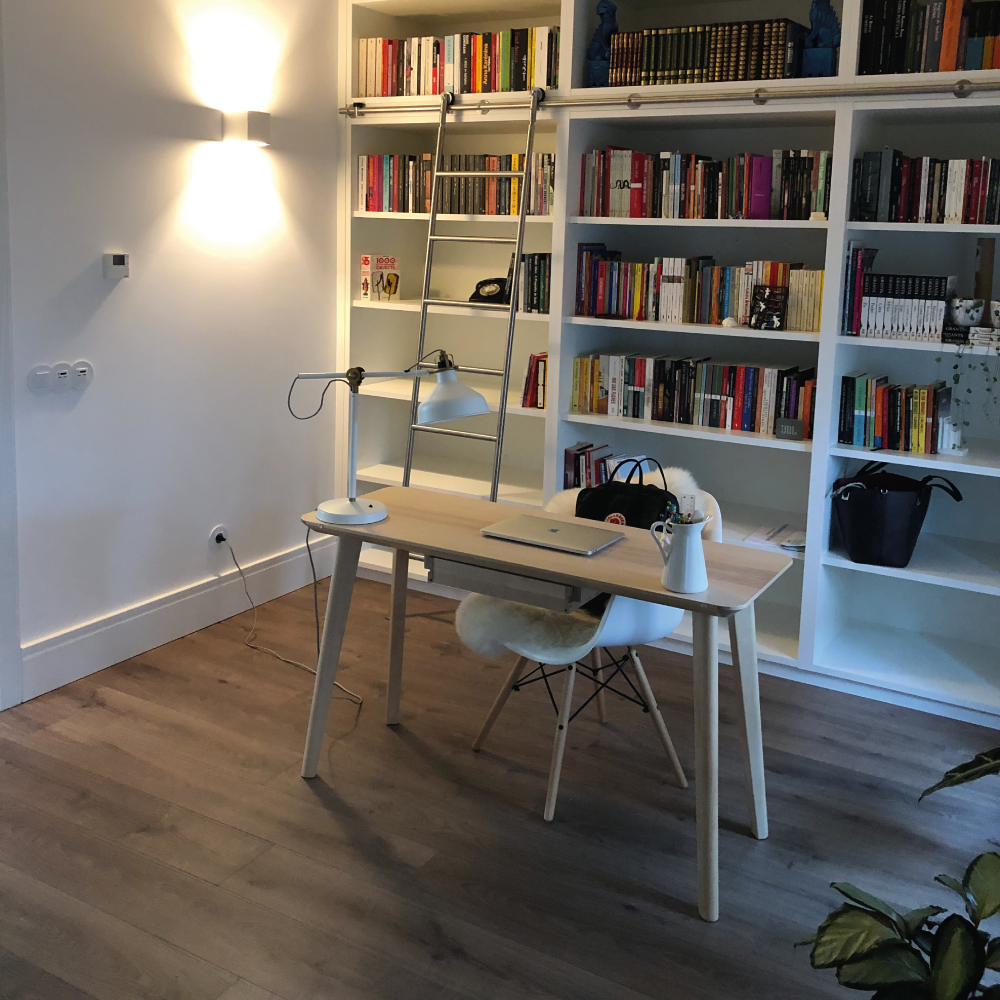 葡萄牙历史中心住宅翻新，木质阶梯成亮点-21