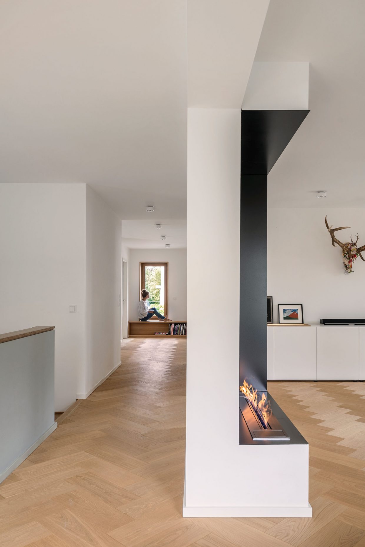 Atelier M+简约别墅翻新,古今融合打造雅致居所-8