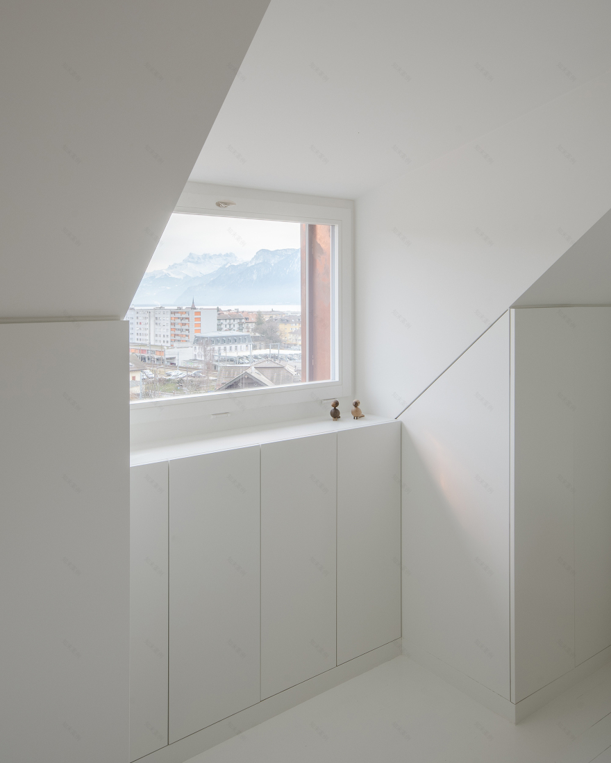 Bureau Brisson Architectes 打造独特别墅,领略湖畔美景-13