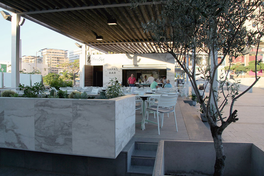 Bluefin Plaza Tapas Bar 公共空间商业利用设计-3