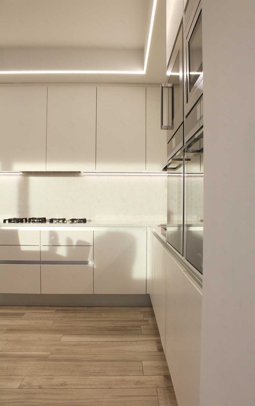 80 年代别墅翻新,白色光影演绎现代生活-3