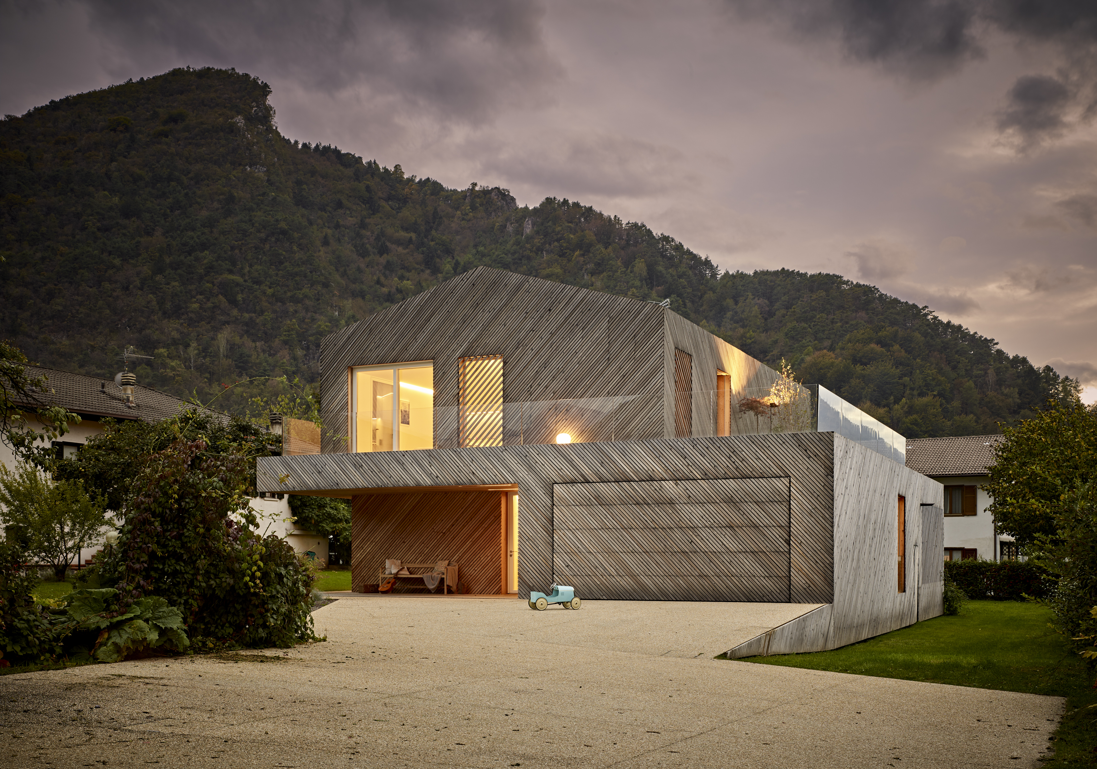 绿色环保的 FG 家庭别墅,融入自然的设计-37