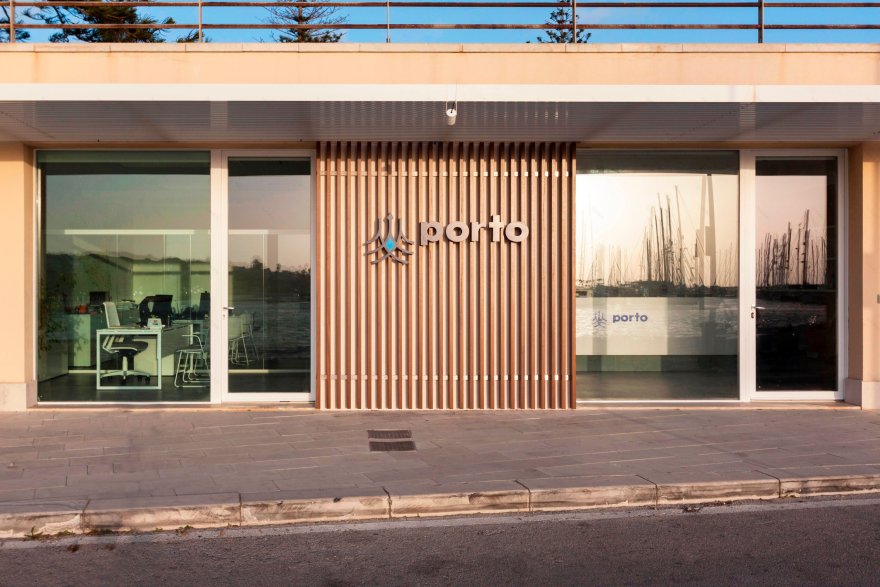 优化空间利用的意大利旅游港口办公室设计-24