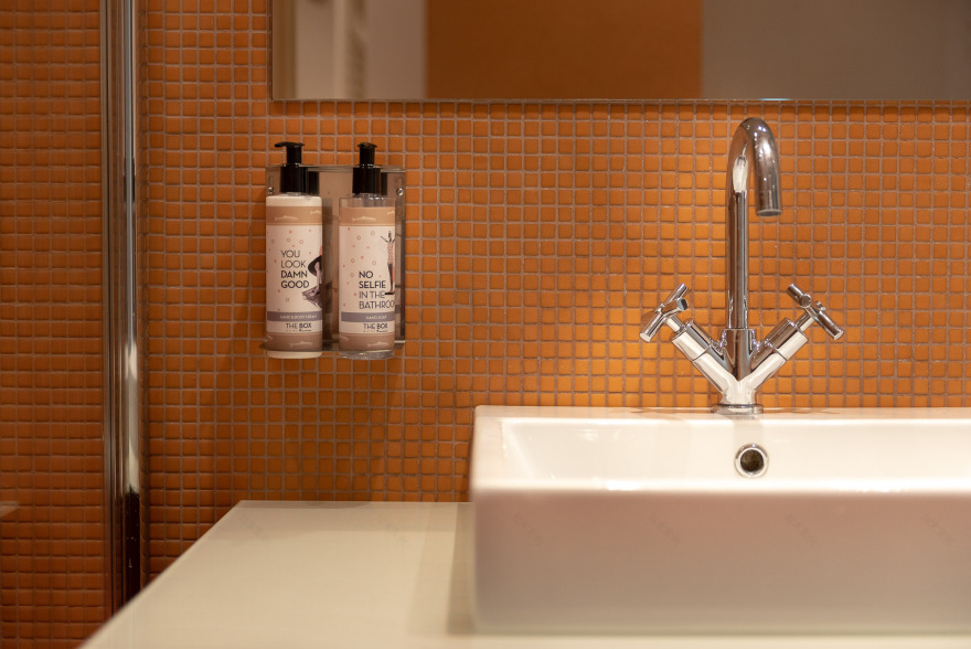 意大利海滨酒店“The Box”以简约哲学打造舒适空间-58