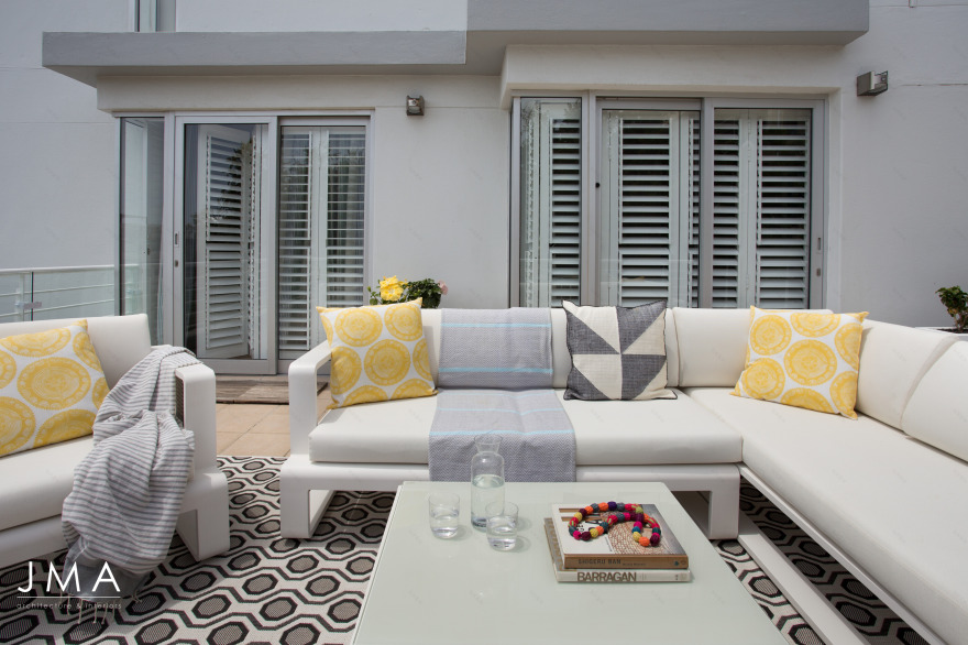 色彩与海景共融的南非公寓设计-9