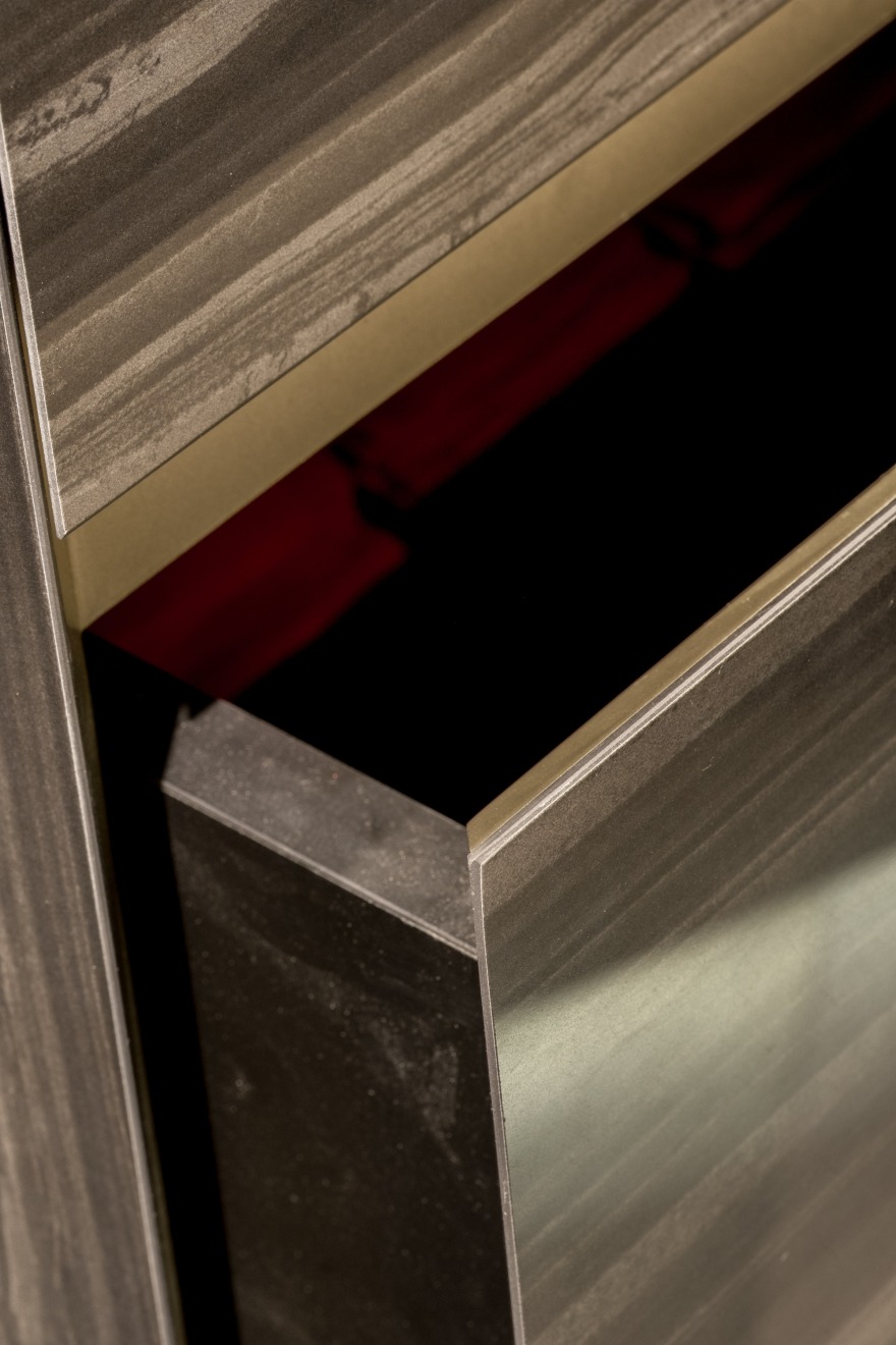 Milan 繁华中心的戏剧性餐厅-48