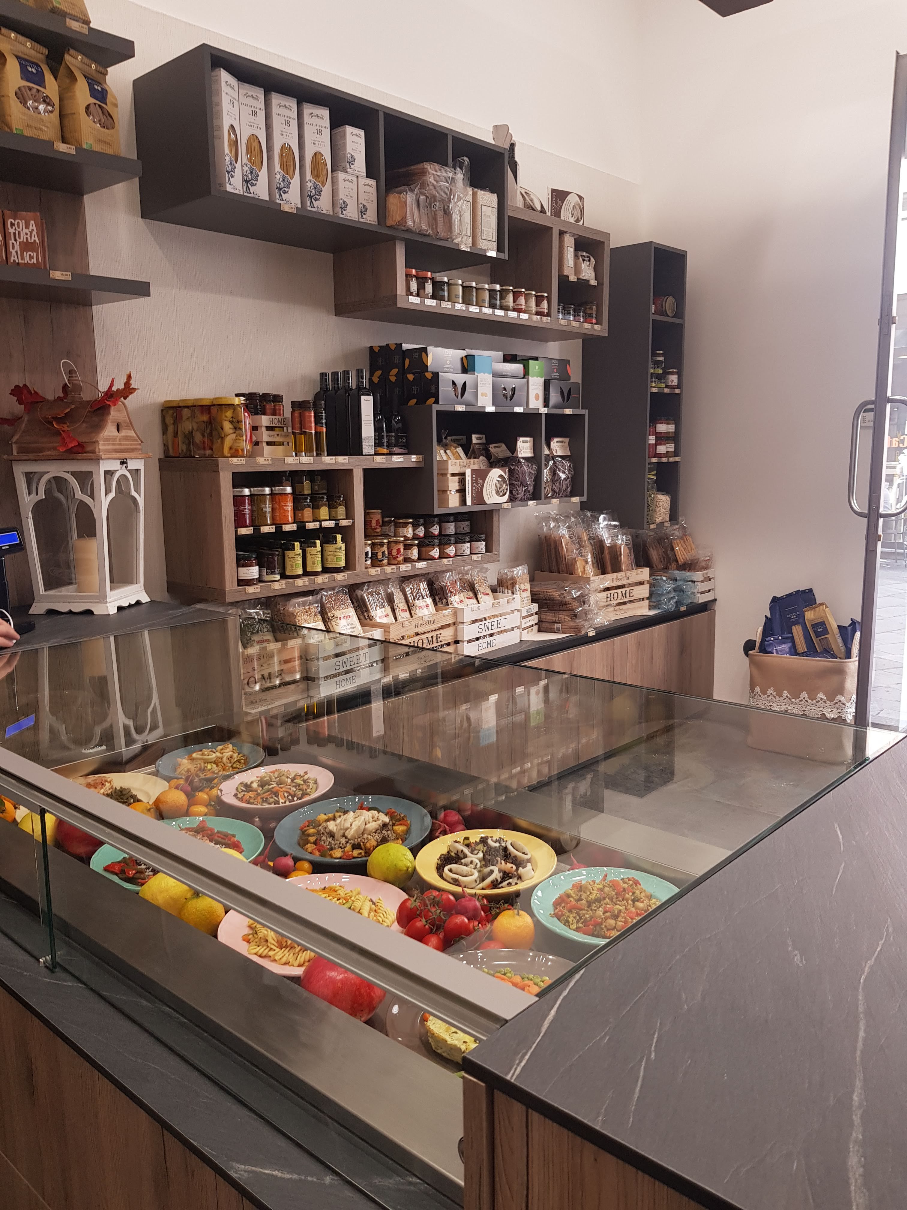 高品质美食商店和精选食品商店家具的设计与开发-0