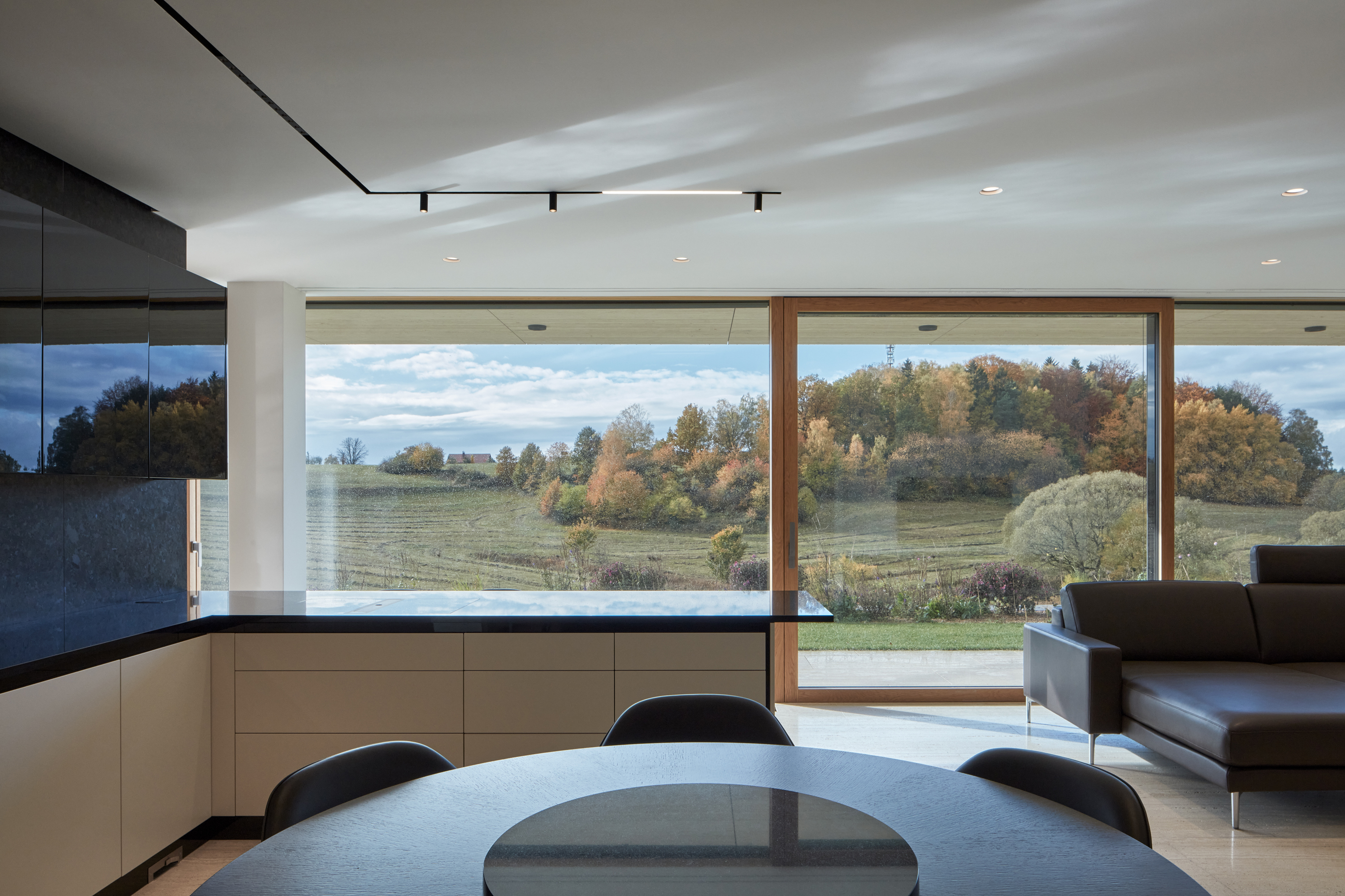 自然材料打造简约别墅-12