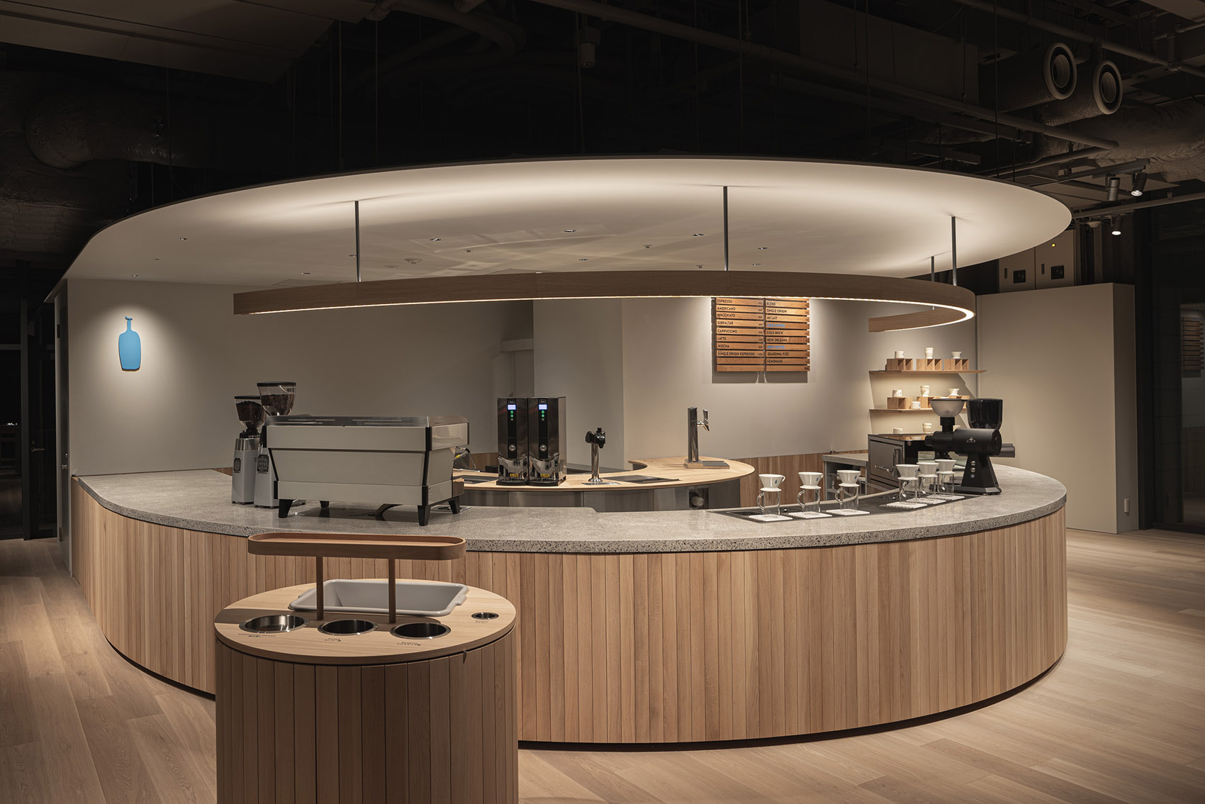 Blue Bottle咖啡港未来店，东京/科技与工艺结合的木制家具-60