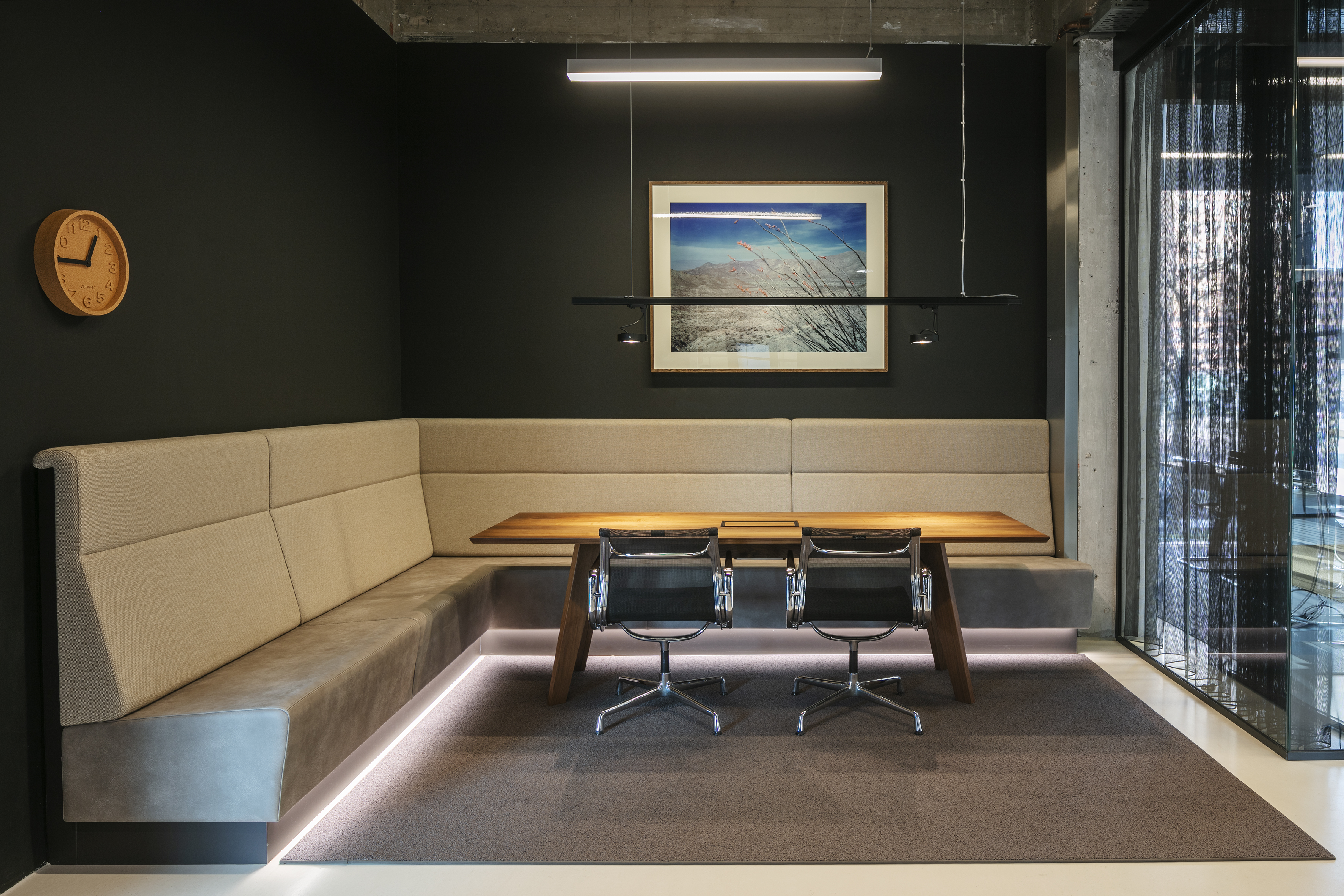 荷兰 Vesteda 总部办公空间,裸露混凝土结构打造明亮通透空间-1