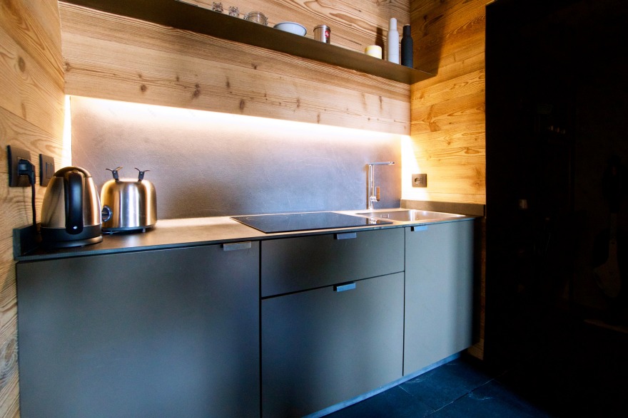 意大利山区百年老屋的现代情感空间-6