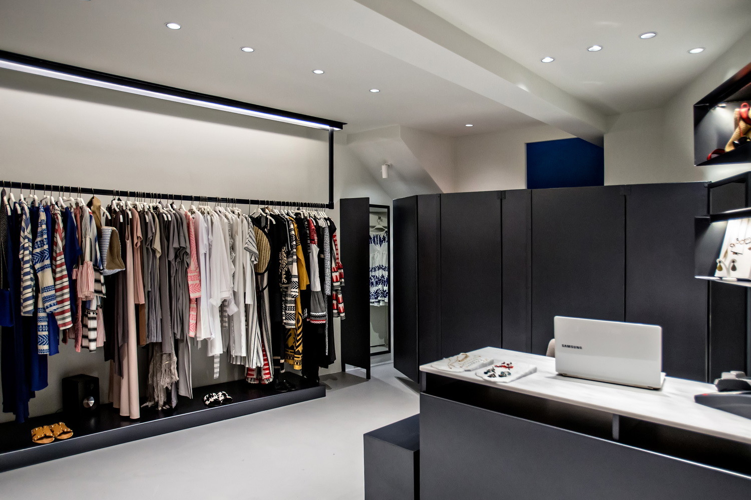 金属撞击在混凝土上丨Maria Vidali-11