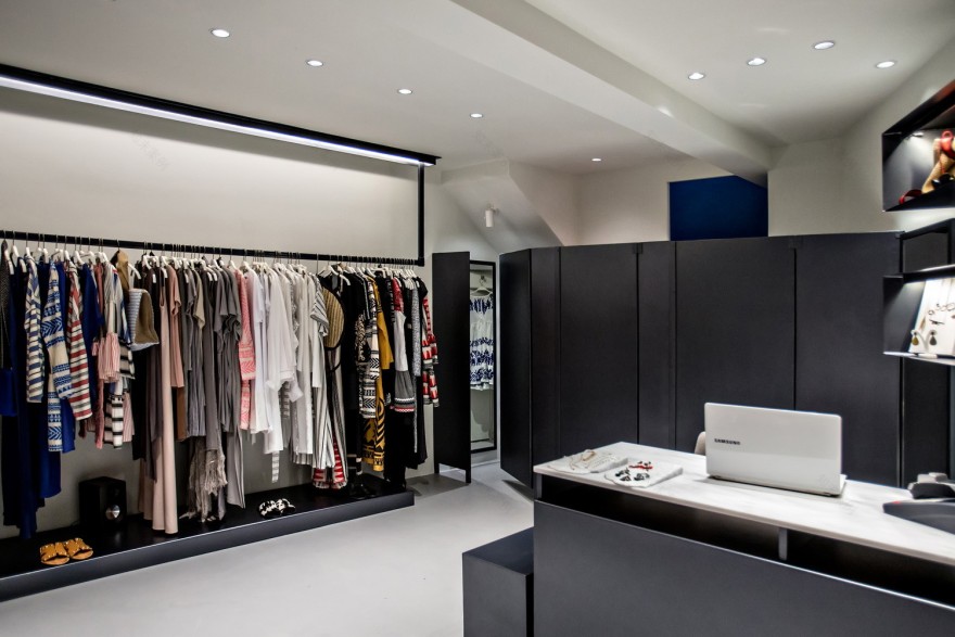 金属撞击在混凝土上丨Maria Vidali-11