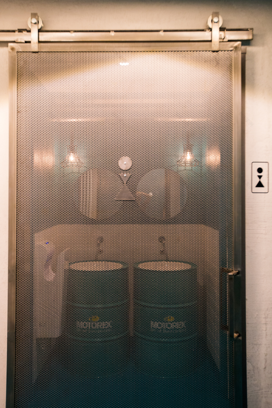 AutoCar & Paddockafe 新颖室内设计,打造一站式汽车装备购物体验-11