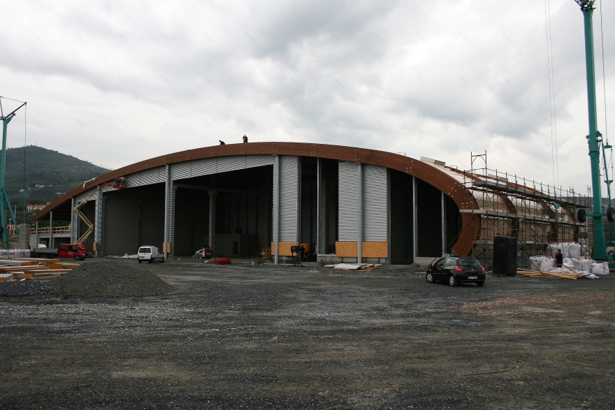 创新绿色斜坡屋顶-1