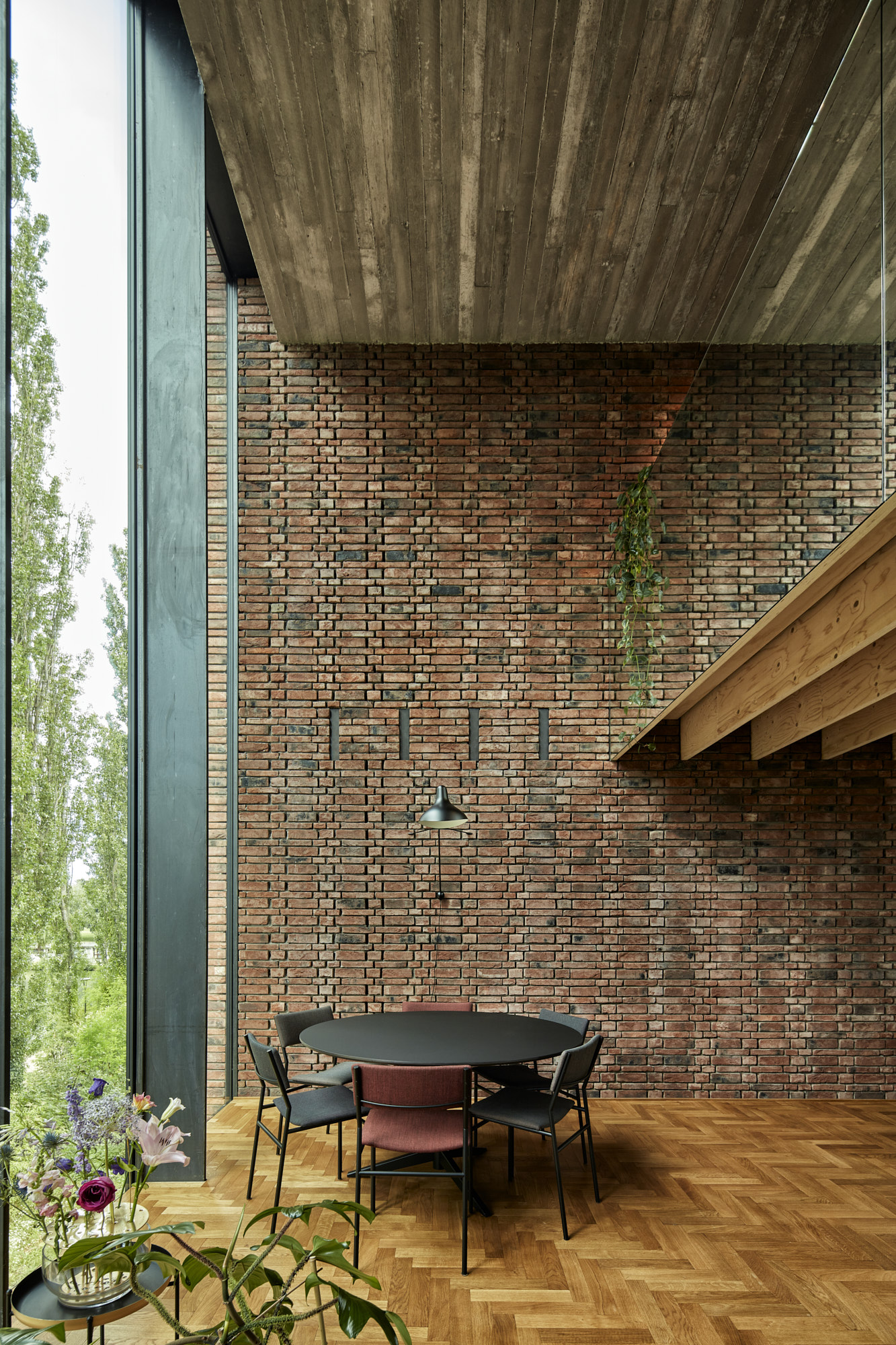 比利时 Tienen 的圆形砖房 | 40 厘米厚 15 米高的夯土墙-2