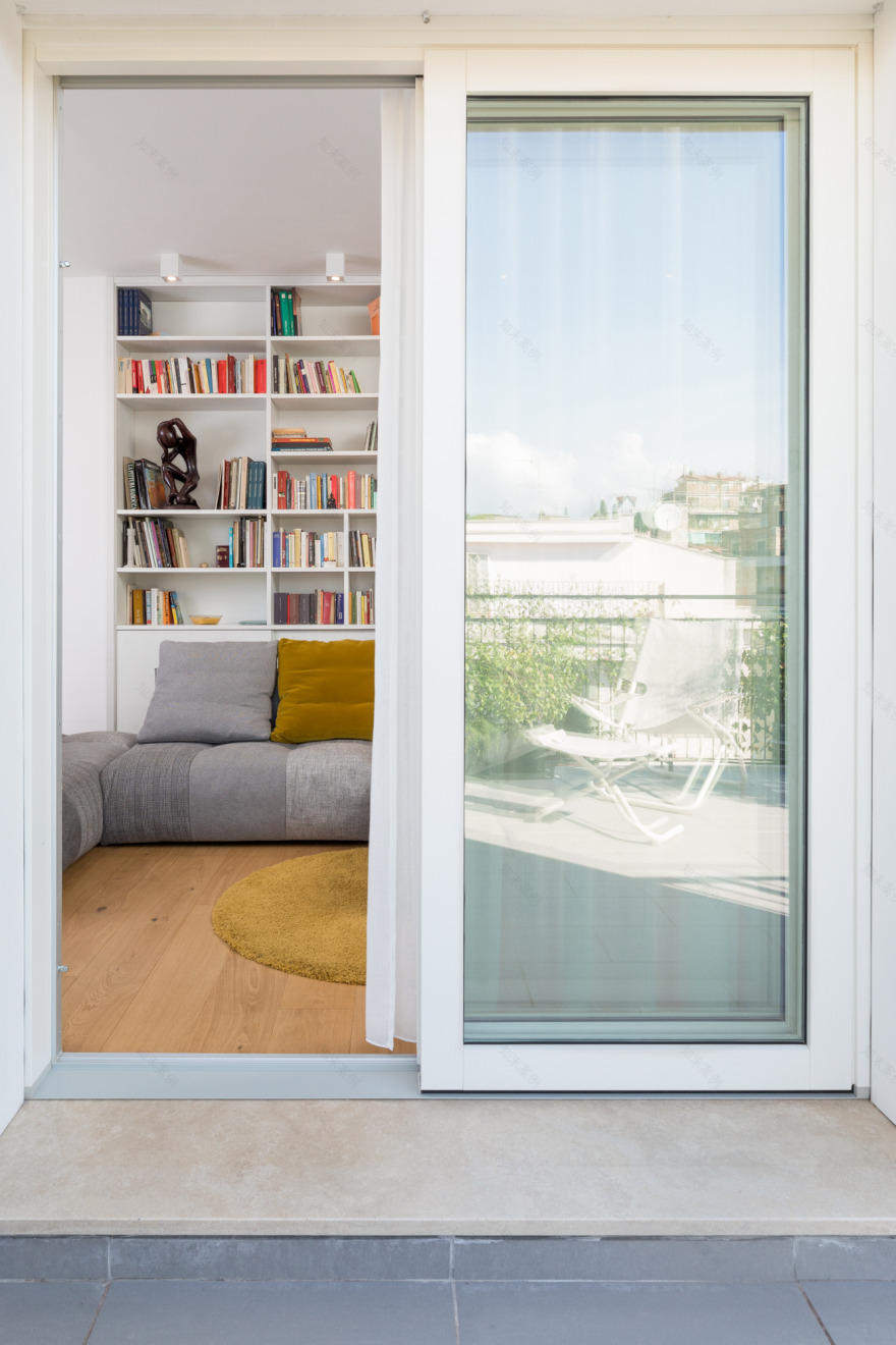 融合极简与装饰艺术的罗马公寓改造-15