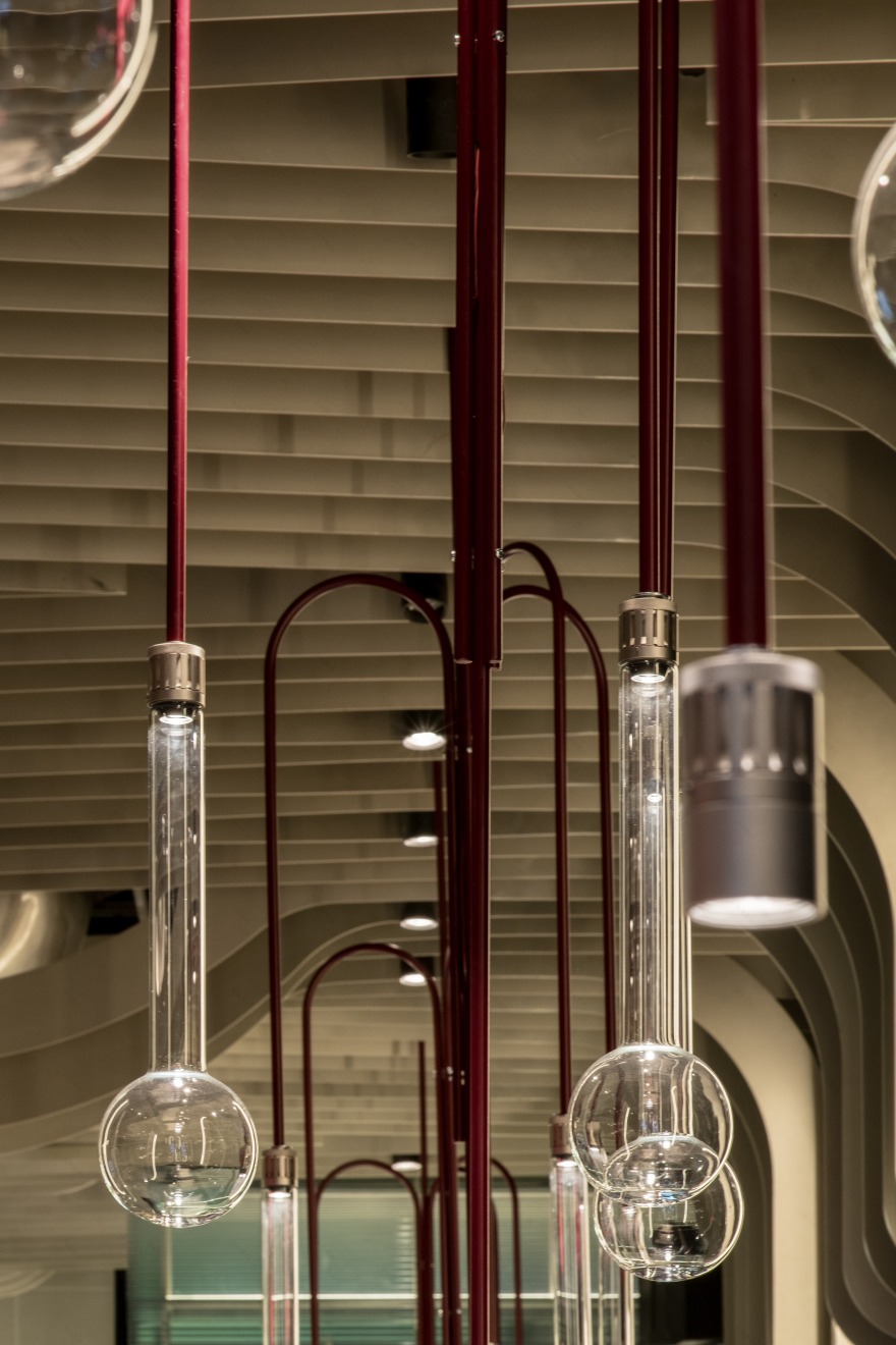 Milan 繁华中心的戏剧性餐厅-52