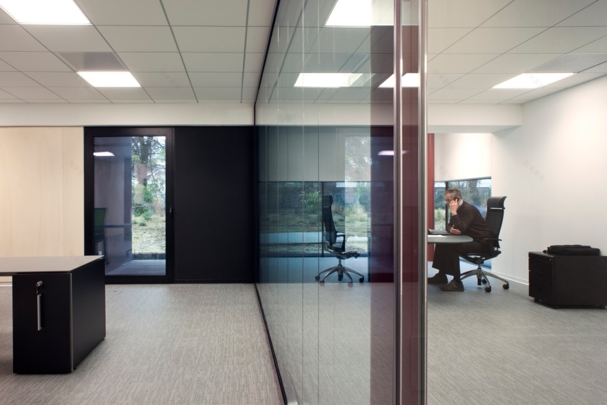 意式精益生产理念的办公空间展示-12