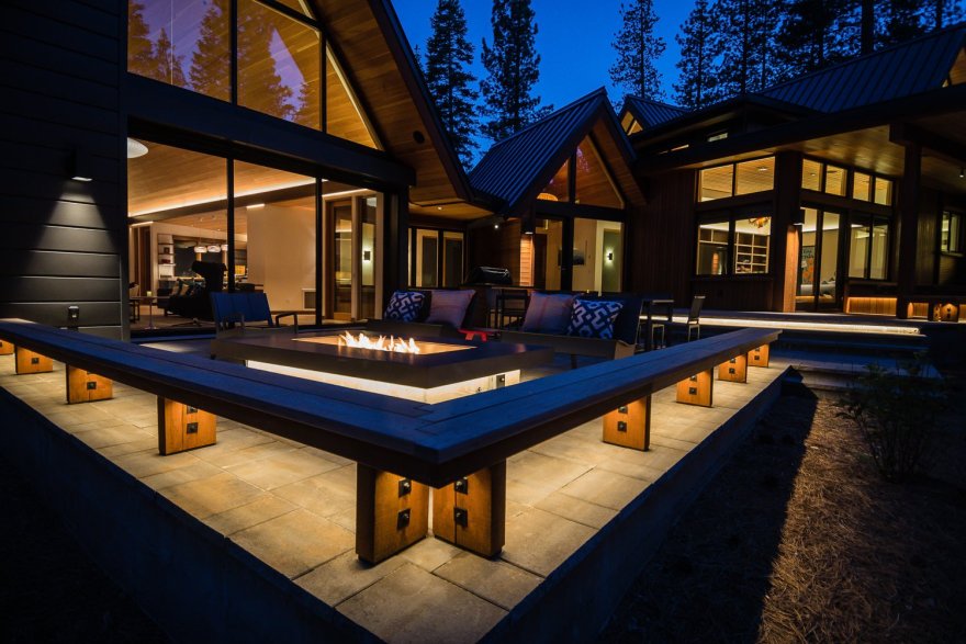 倾斜之地的璀璨明珠 | Crestwood Construction 的山居别墅设计-2