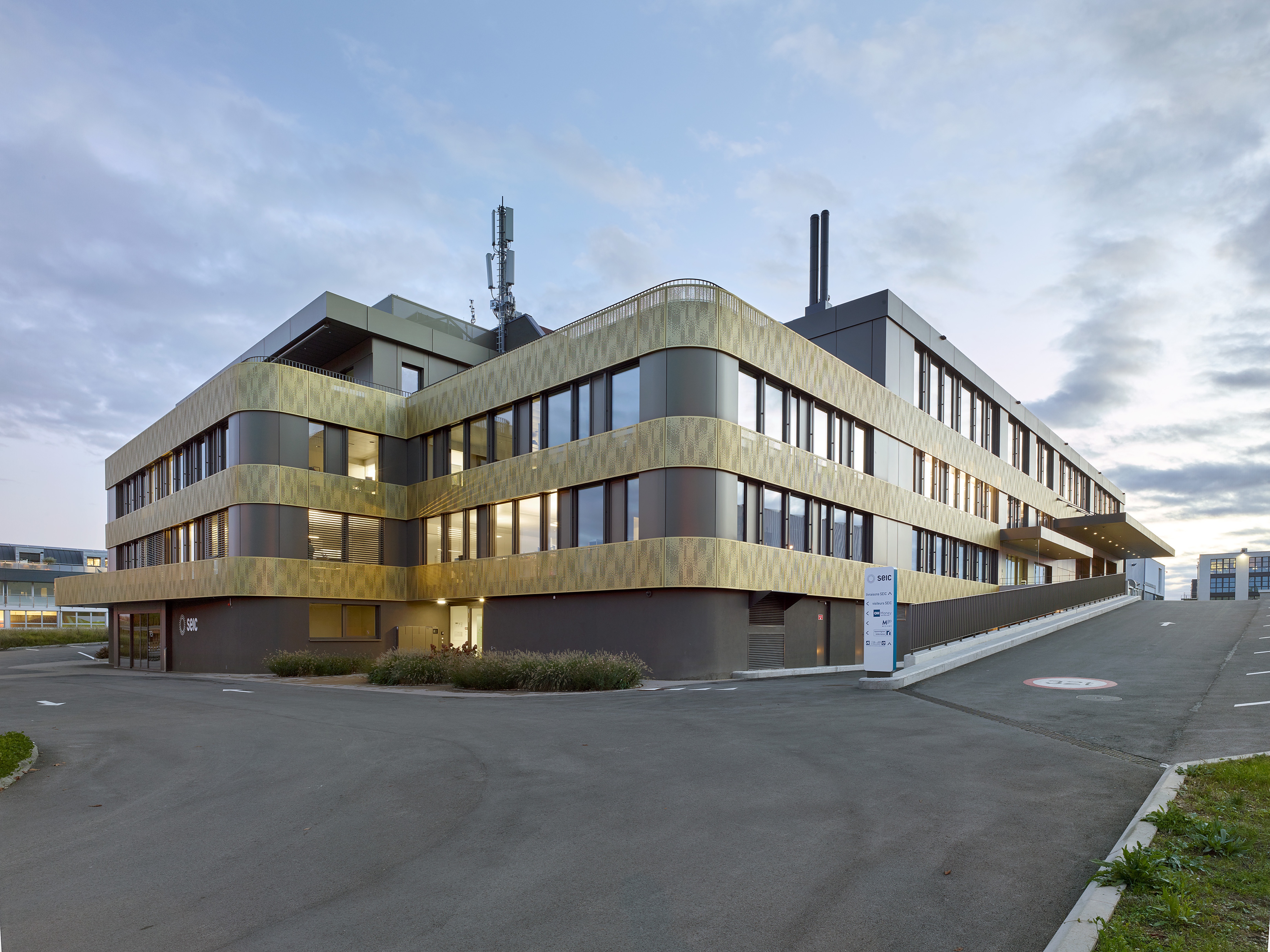 多功能建筑设计典范 · SEIC 项目-1