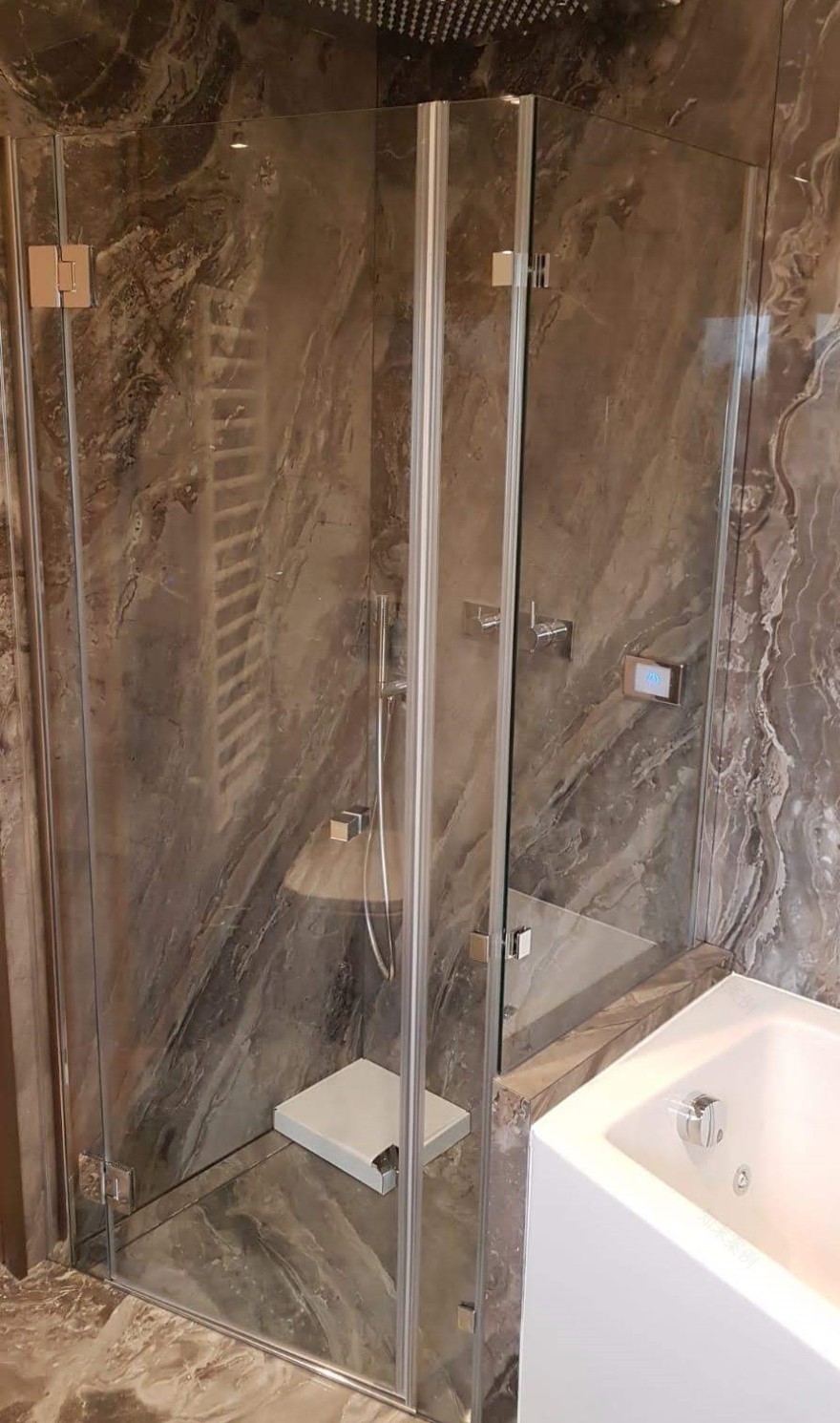 米兰双层公寓现代翻新,结构改造与复古元素完美融合-20